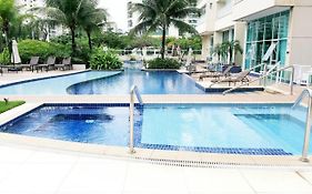 MELHOR LOCALIZAÇÃO NA BARRA DA TIJUCA- Apartamento com Ar, wifi, microondas